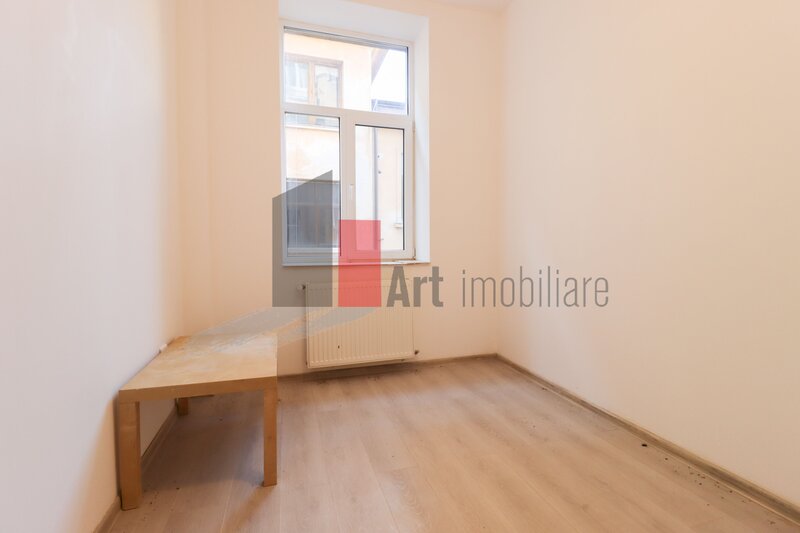 Calea Victoriei, apartamentul Rehegua, stradal, bloc reabilitat.