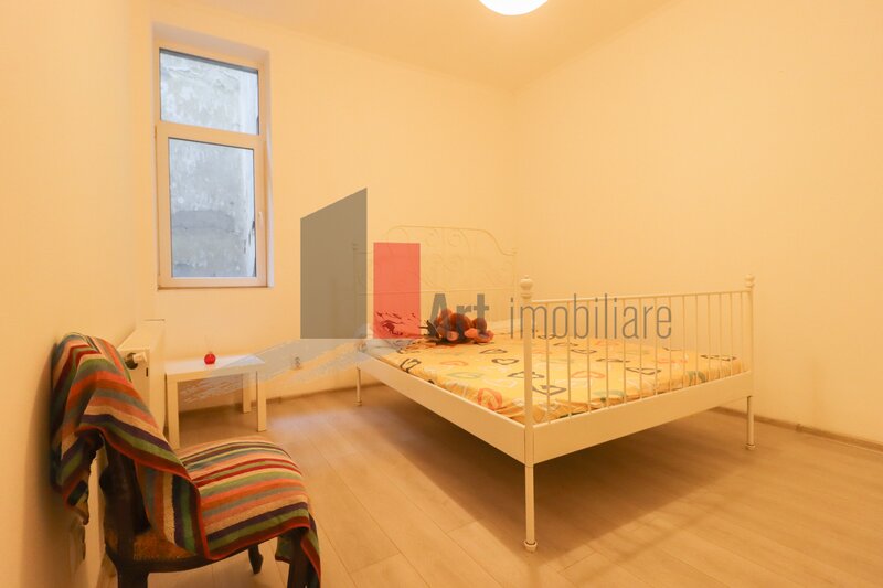 Calea Victoriei, apartamentul Rehegua, stradal, bloc reabilitat.