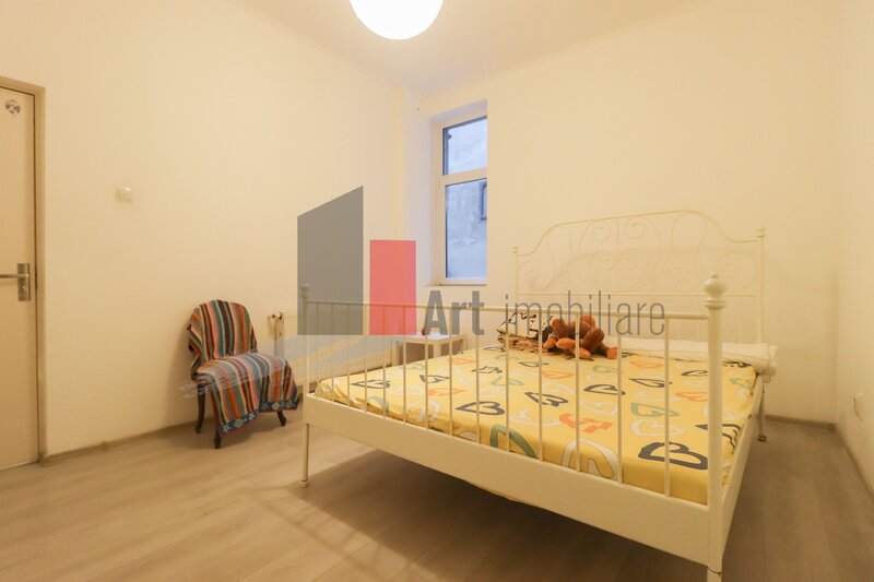 Calea Victoriei, apartamentul Rehegua, stradal, bloc reabilitat.