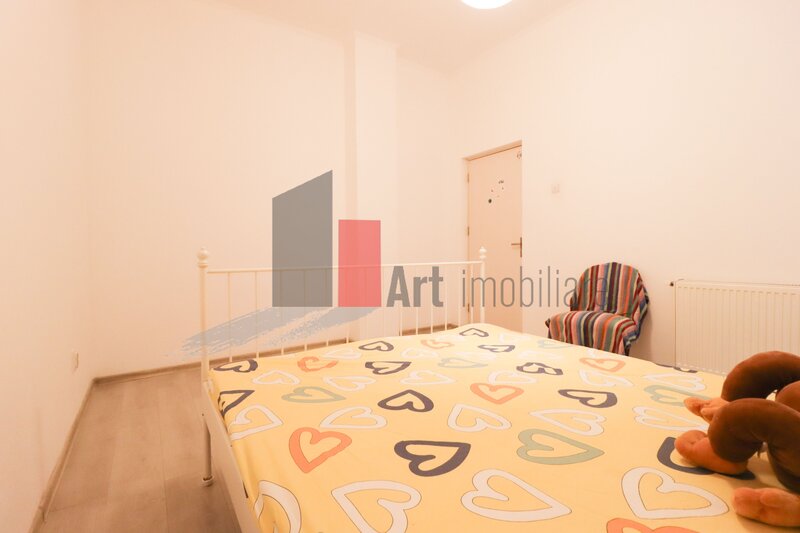 Calea Victoriei, apartamentul Rehegua, stradal, bloc reabilitat.