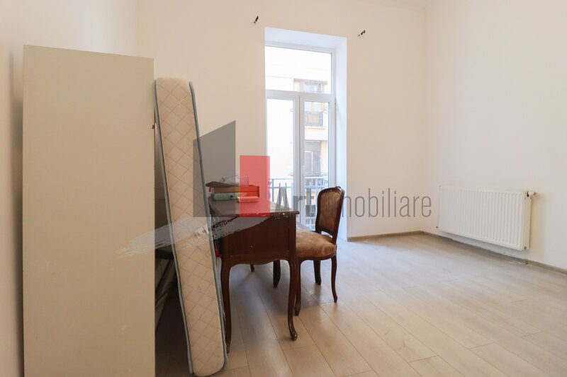 Calea Victoriei, apartamentul Rehegua, stradal, bloc reabilitat.