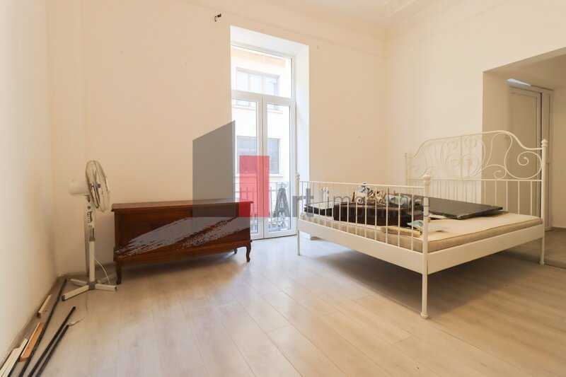 Calea Victoriei, apartamentul Rehegua, stradal, bloc reabilitat.