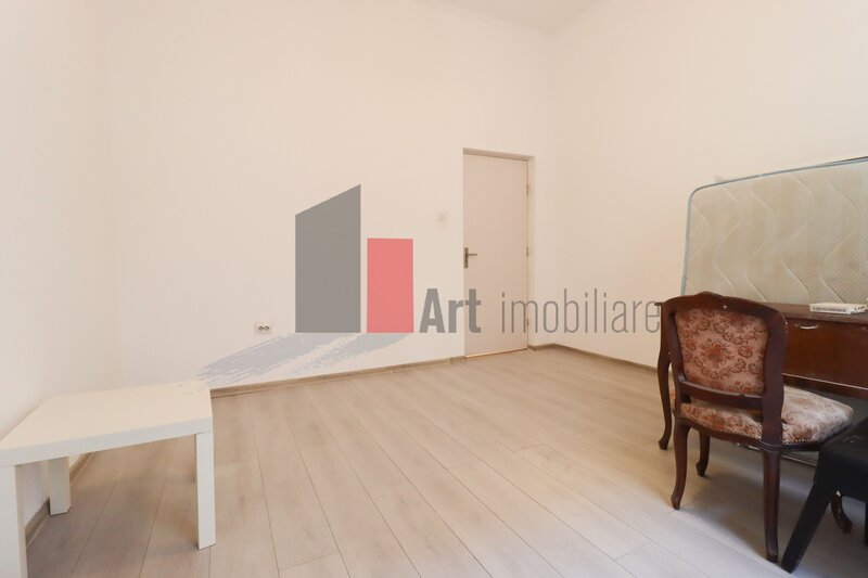 Calea Victoriei, apartamentul Rehegua, stradal, bloc reabilitat.