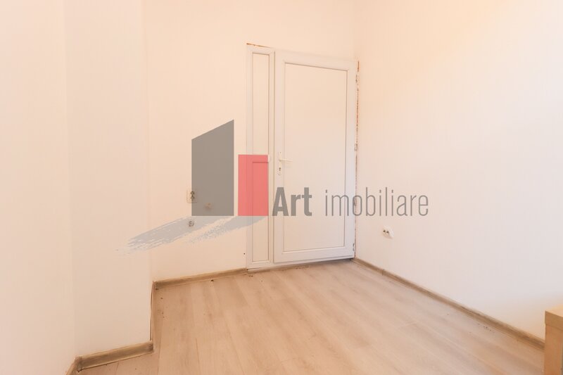 Calea Victoriei, apartamentul Rehegua, stradal, bloc reabilitat.