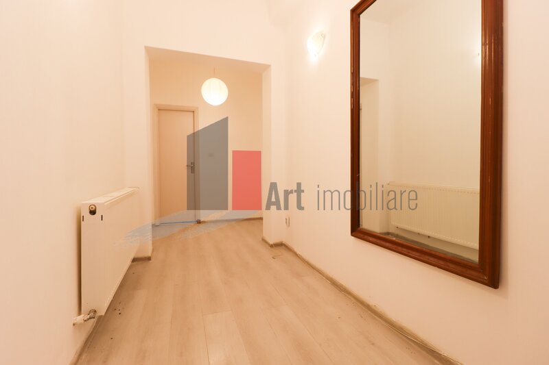 Calea Victoriei, apartamentul Rehegua, stradal, bloc reabilitat.